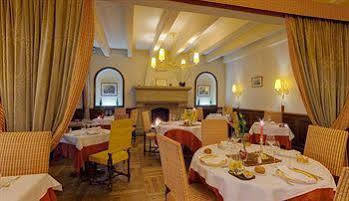 Logis Du Chateau Hotel Combourg